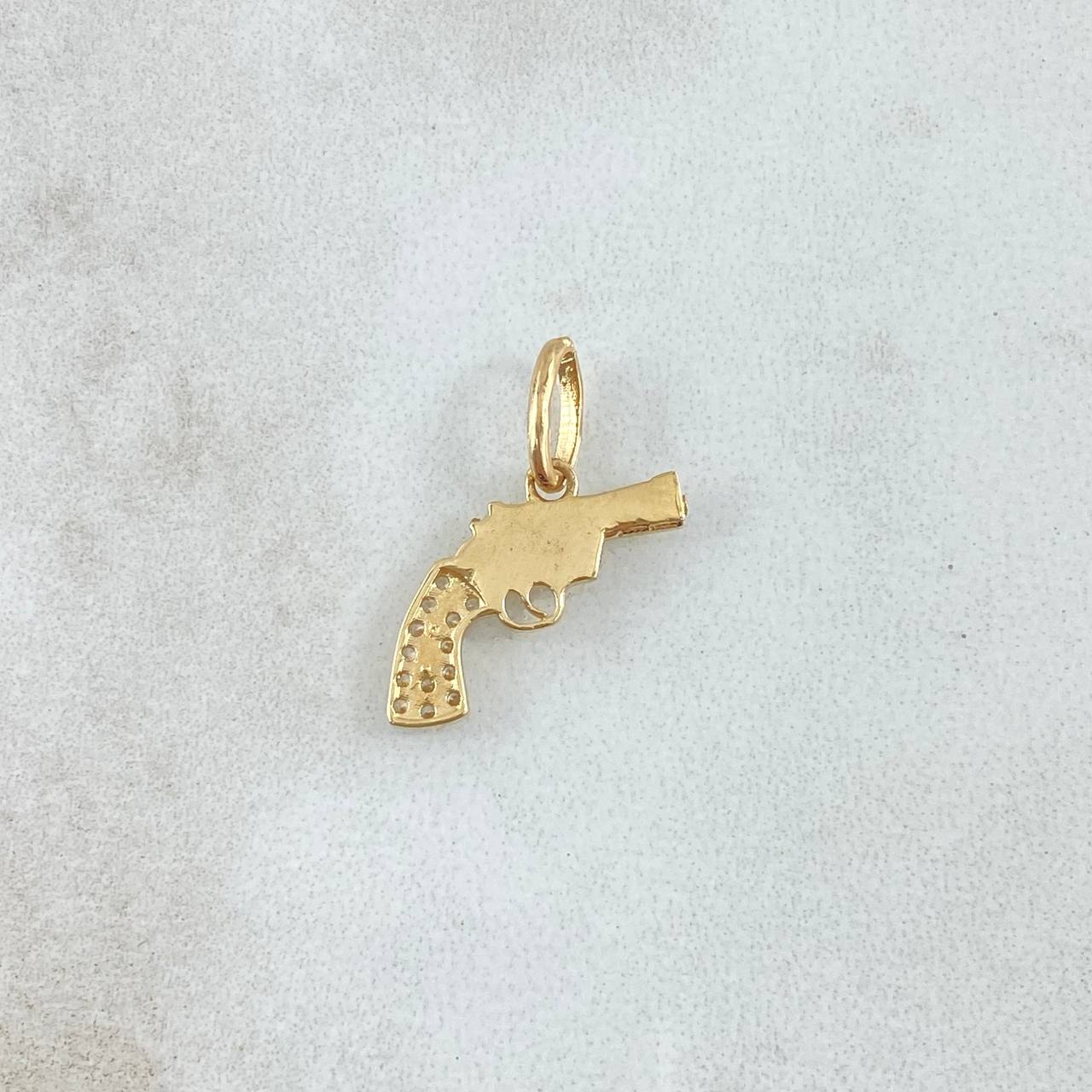 Dije Revolver Texturizado 1.05gr / 2cm / Circones Blancos Oro Amarillo 18K