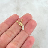 Dije Revolver Texturizado 1.05gr / 2cm / Circones Blancos Oro Amarillo 18K