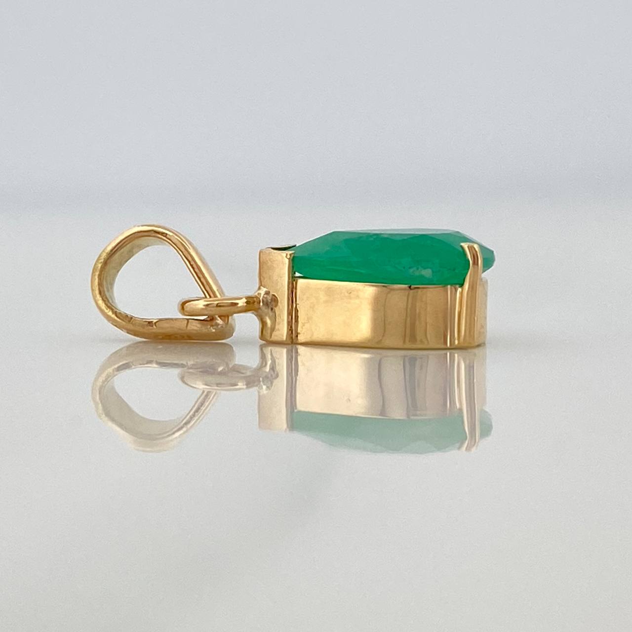 Pendant Emerald Tear 88Pts 0.9 g / 3/4 in Yellow Gold 18K