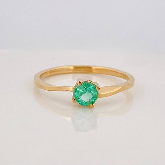 Anillo Solitario esmeralda 0.30 pts Esmeralda 1pts 1.75g / T7 Oro Amarillo 18K