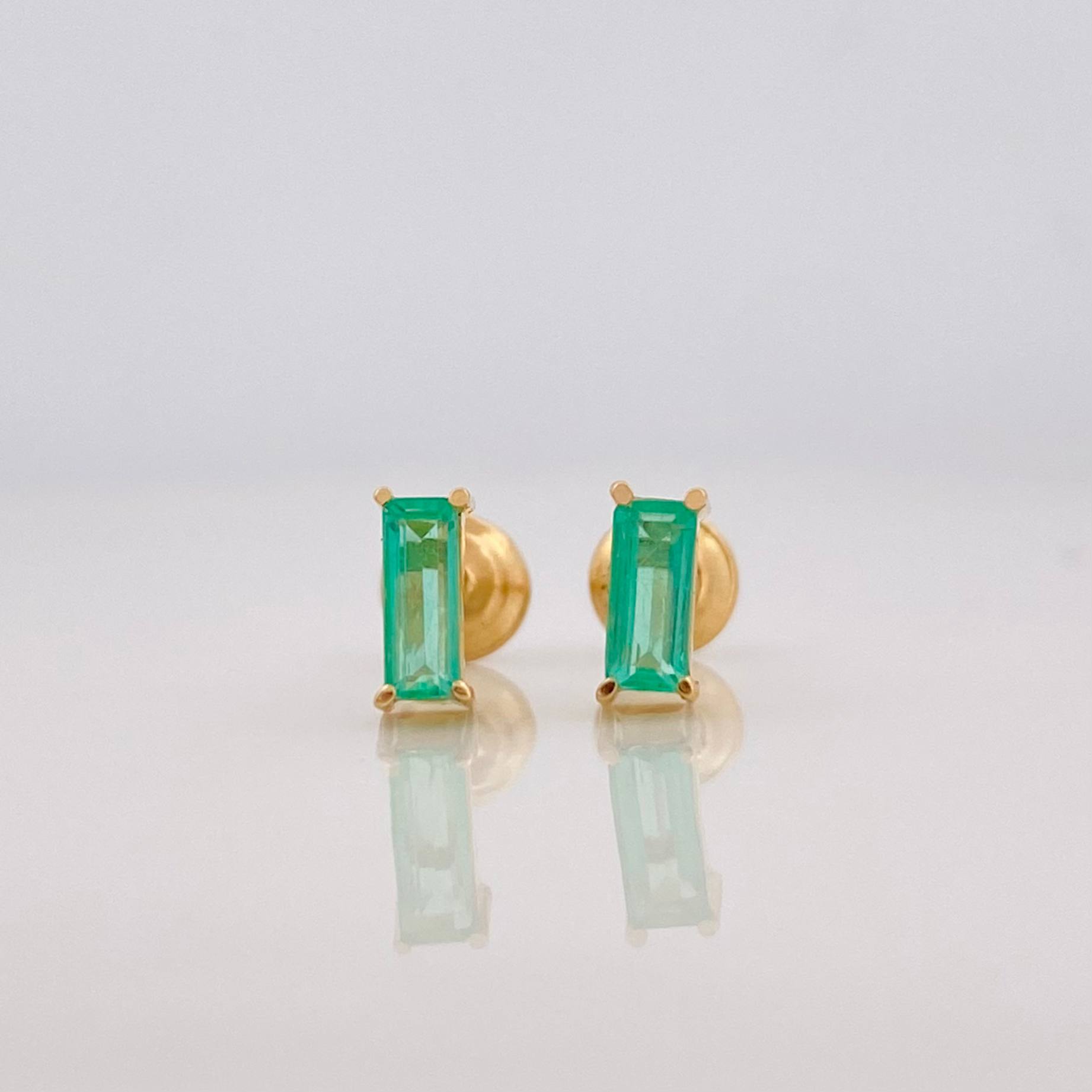 Topos Rectangular esmeralda 0.42 pts Esmeralda 1pts 0.9g / in / 2.78mm Oro Amarillo 18K