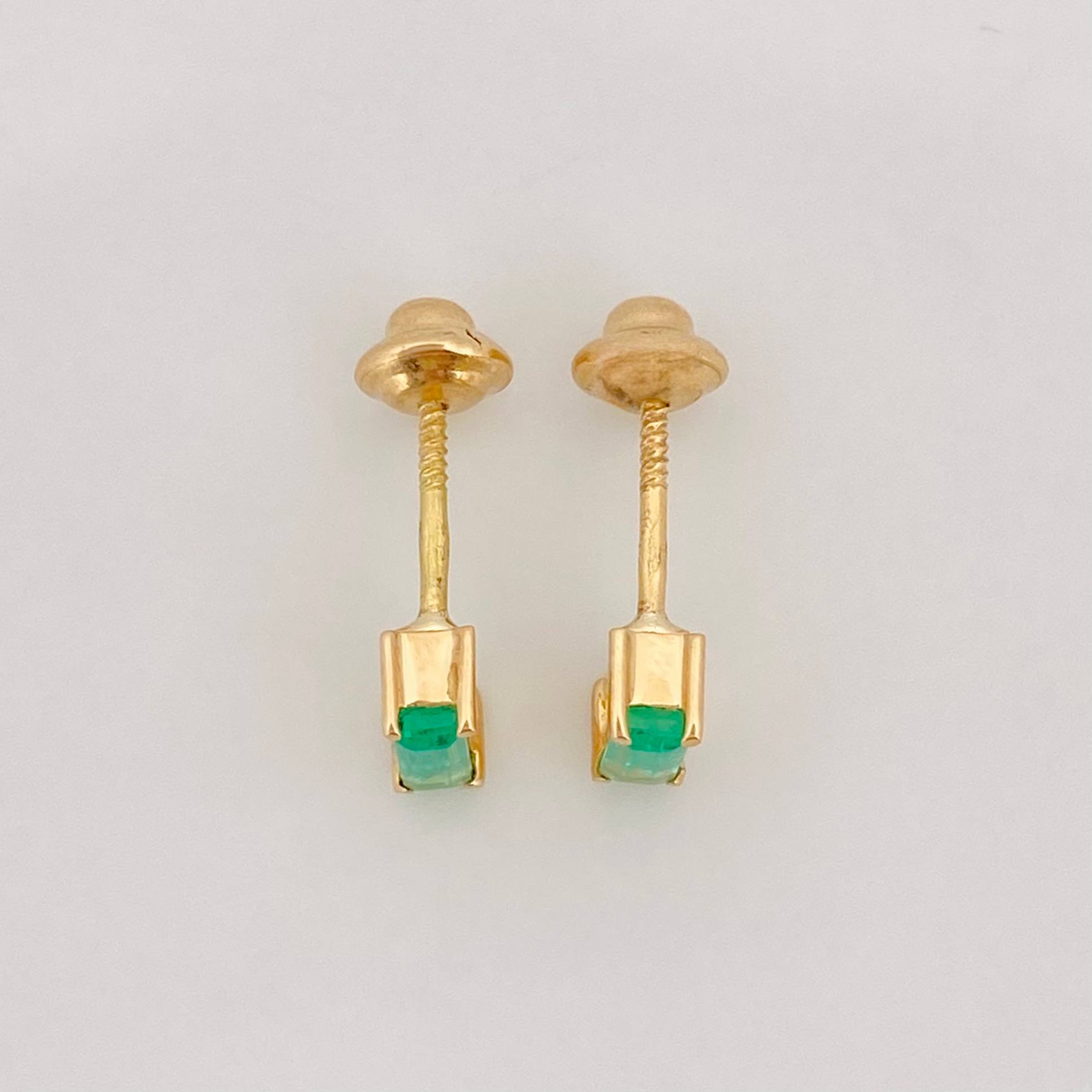 Topos Rectangular esmeralda 0.42 pts Esmeralda 1pts 0.9g / in / 2.78mm Oro Amarillo 18K