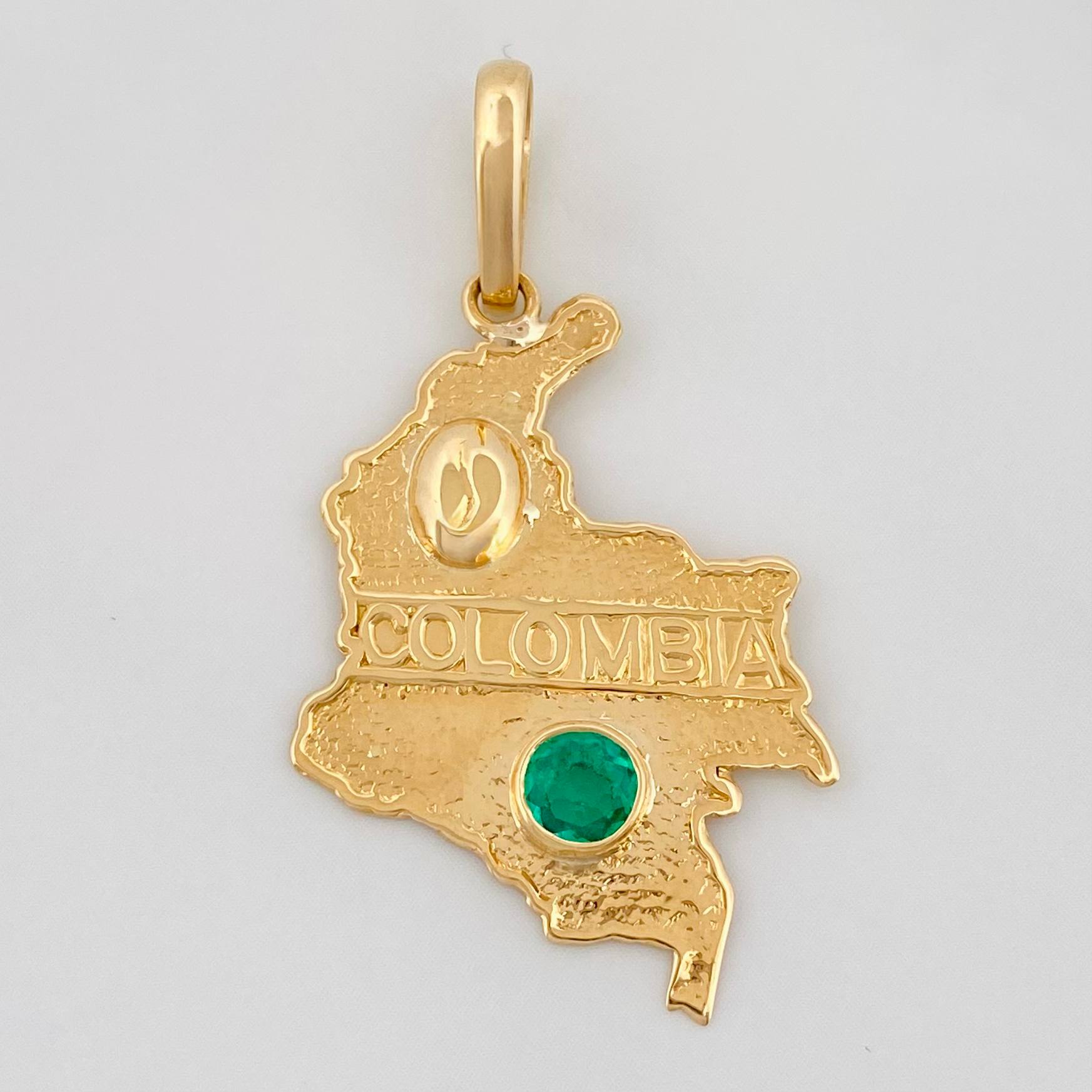 Pendant Colombia Map emerald 0.27 pts Emerald 1pts 2.15g / 1 1/2 in Yellow Gold 18K