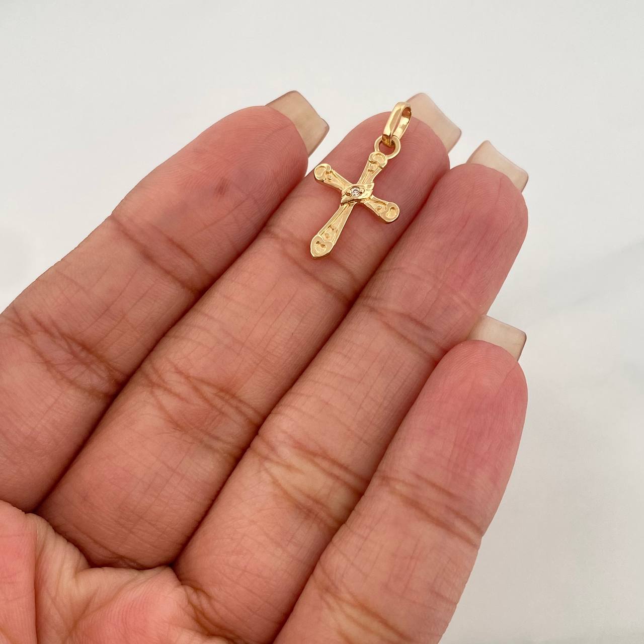 Dije Cruz 0.85 g / 3/4 in Oro Amarillo 18K