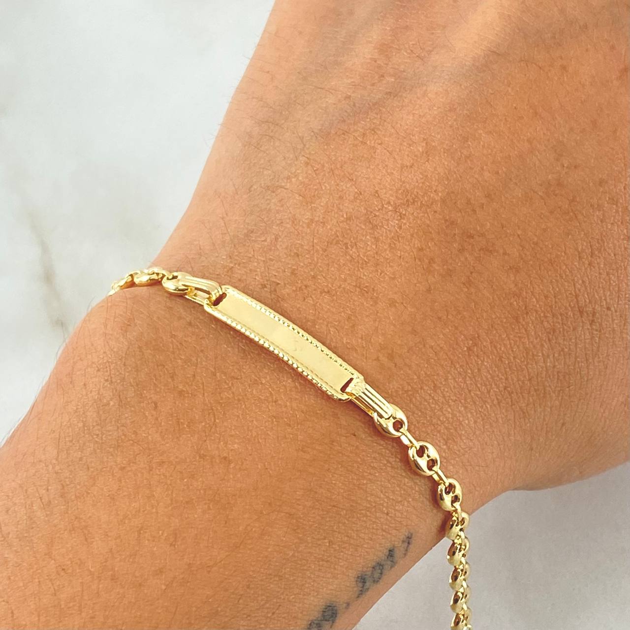 Bracelet GC Dotted Rectangular Plate 1.8gr / 5.5in / 18K Gold