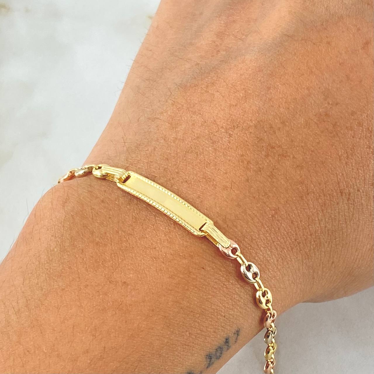 Bracelet GC Dotted Rectangular Plate 1.8gr / 5.5in / 18K Gold