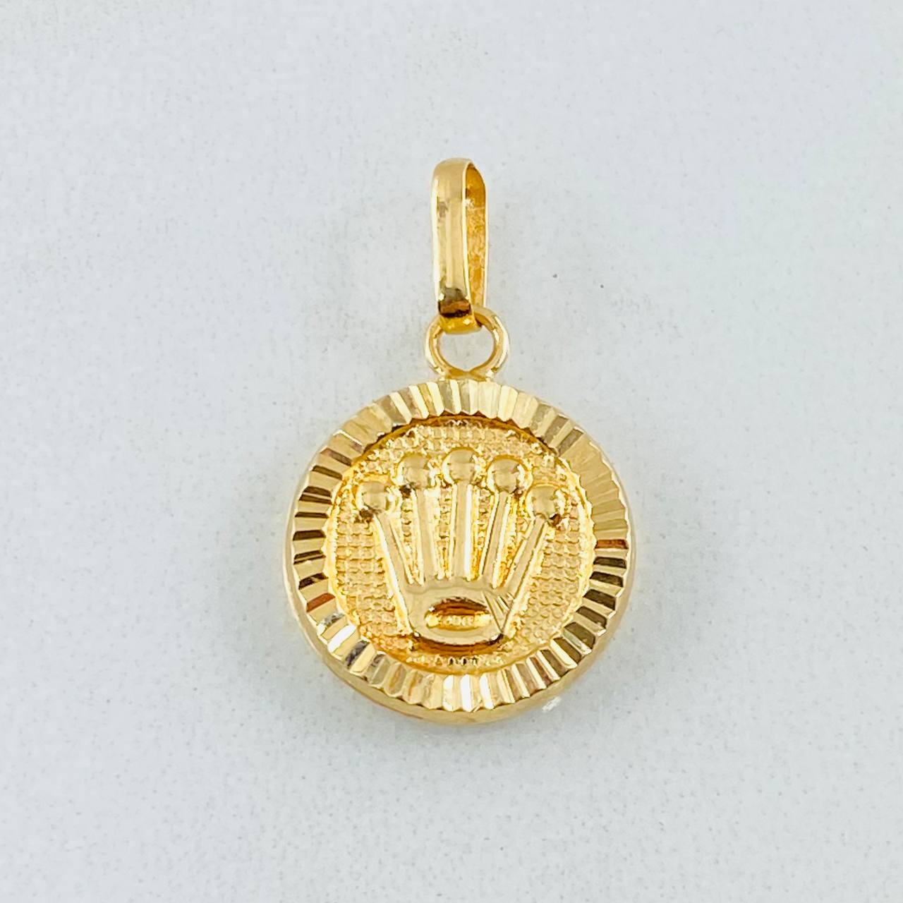 Pendant Crown Circle 1.05gr / 0.8in / 18K Gold