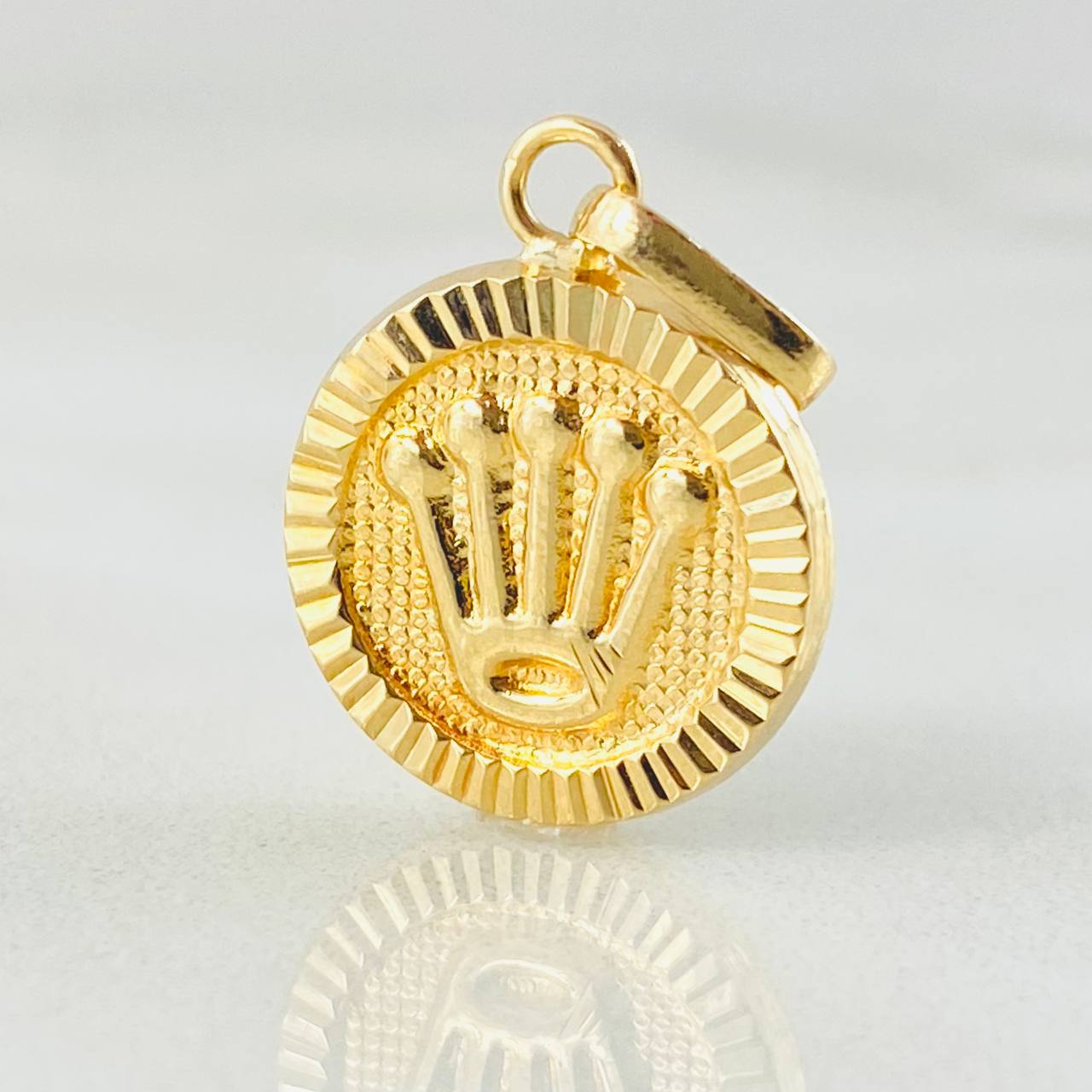 Pendant Crown Circle 1.05gr / 0.8in / 18K Gold