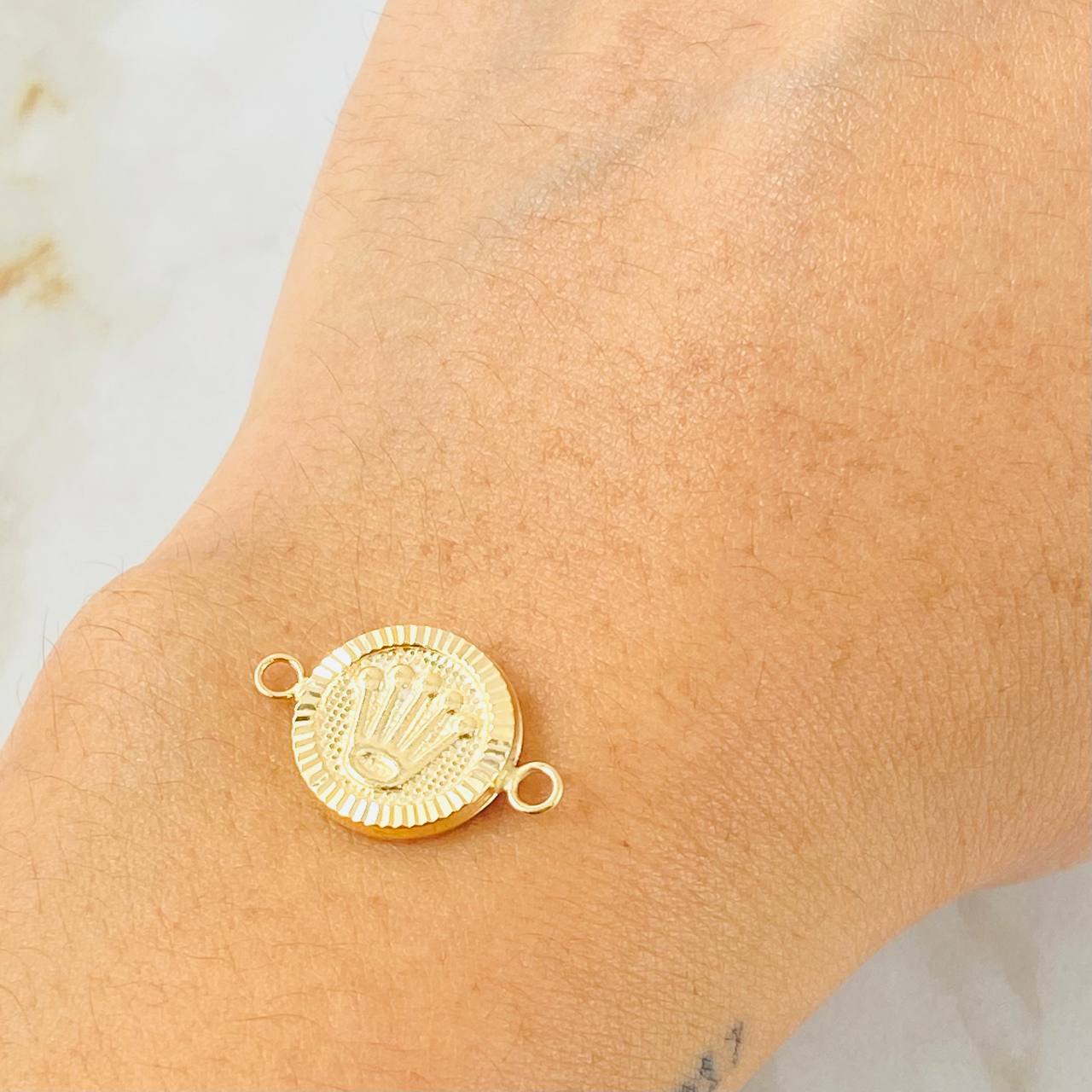 Charm Crown Circle 1.15gr / 3/4 in / 18K Gold