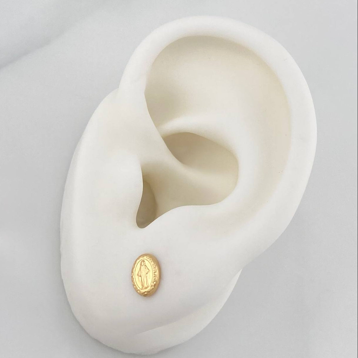 Topos Virgen Milagrosa 0.75 g / in / 6.2 mm Oro Amarillo 18K