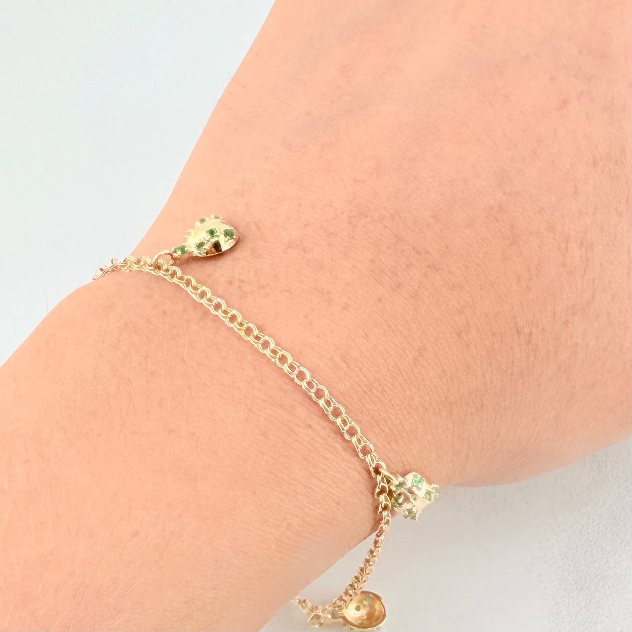 Bracelet Ladybugs Emeralds 44pts 3.95g / 7 3/4 in / 2.2mm Yellow Gold 18K