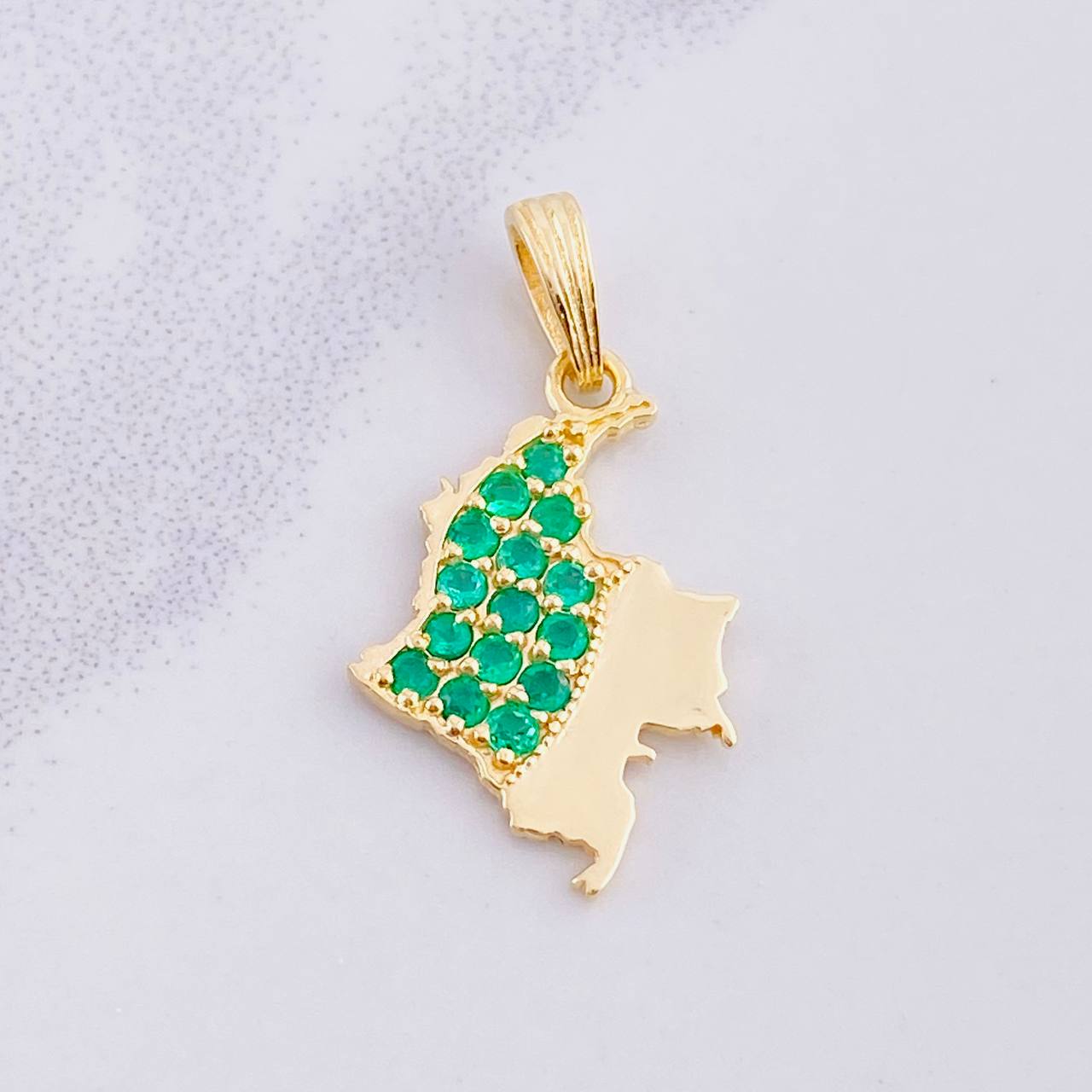 Dije Mapa Esmeraldas 27pts 1.7g / 1 in Oro Amarillo 18K