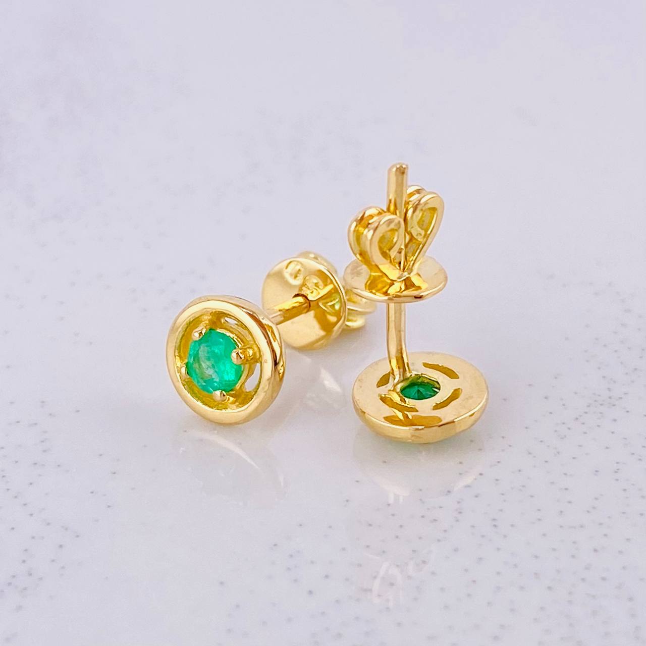 Circle Stud Earrings Emeralds 17pts 1.4g / in / 6mm Yellow Gold 18K