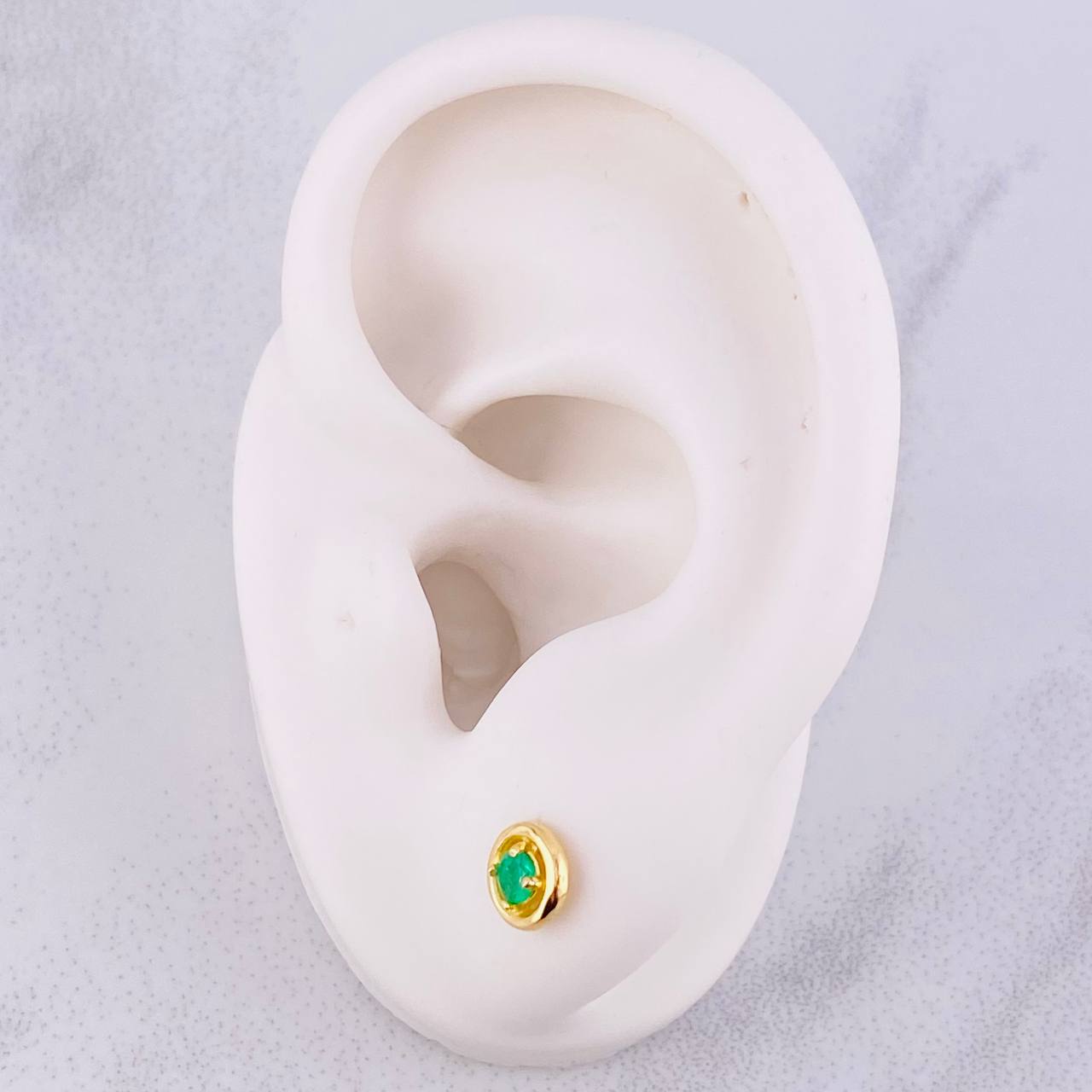 Circle Stud Earrings Emeralds 17pts 1.4g / in / 6mm Yellow Gold 18K