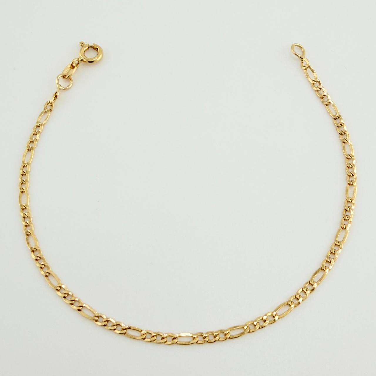 Pulso Figaro 1.4gr / 7 1/2 in / 2.2mm Oro Amarillo +1 18K $