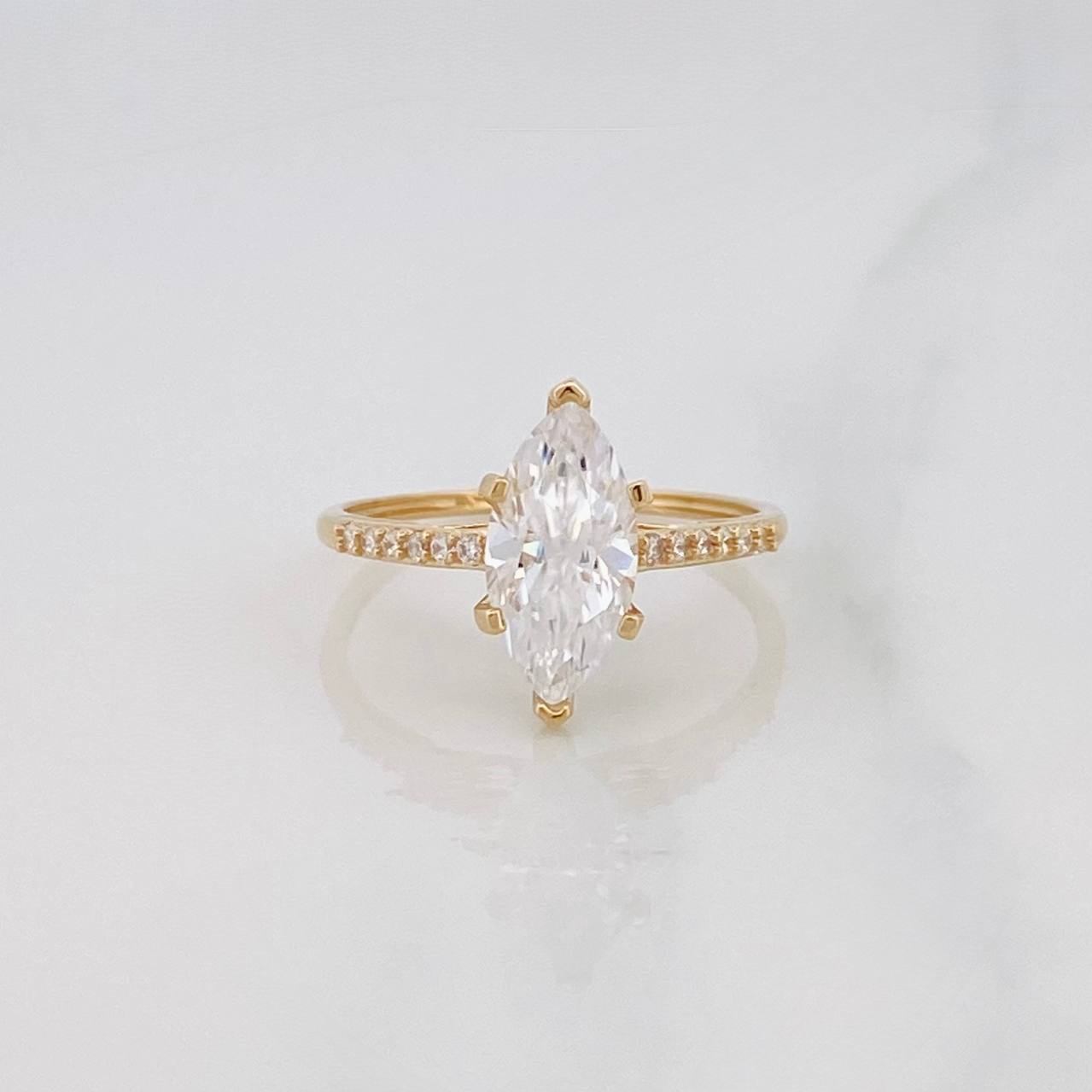 Anillo Solitario Rombo Moisanita 1.12 Qts 2.1g / T7 3/4 Oro Amarillo 18K