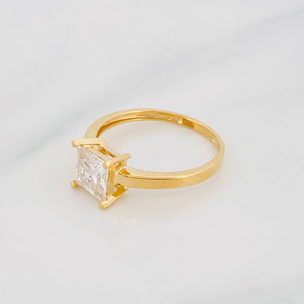 Solitaire Square Moissanite Ring 0.75 Ct 2.2g / T6 3/4 Yellow Gold 18K
