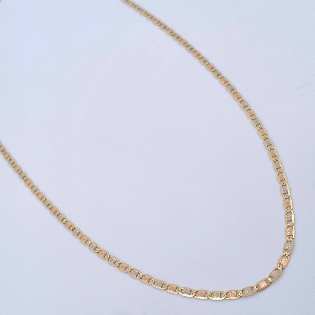 Cadena Escalera Plana 2.55gr / 17 3/4 in / Tres Oros +3 18K $