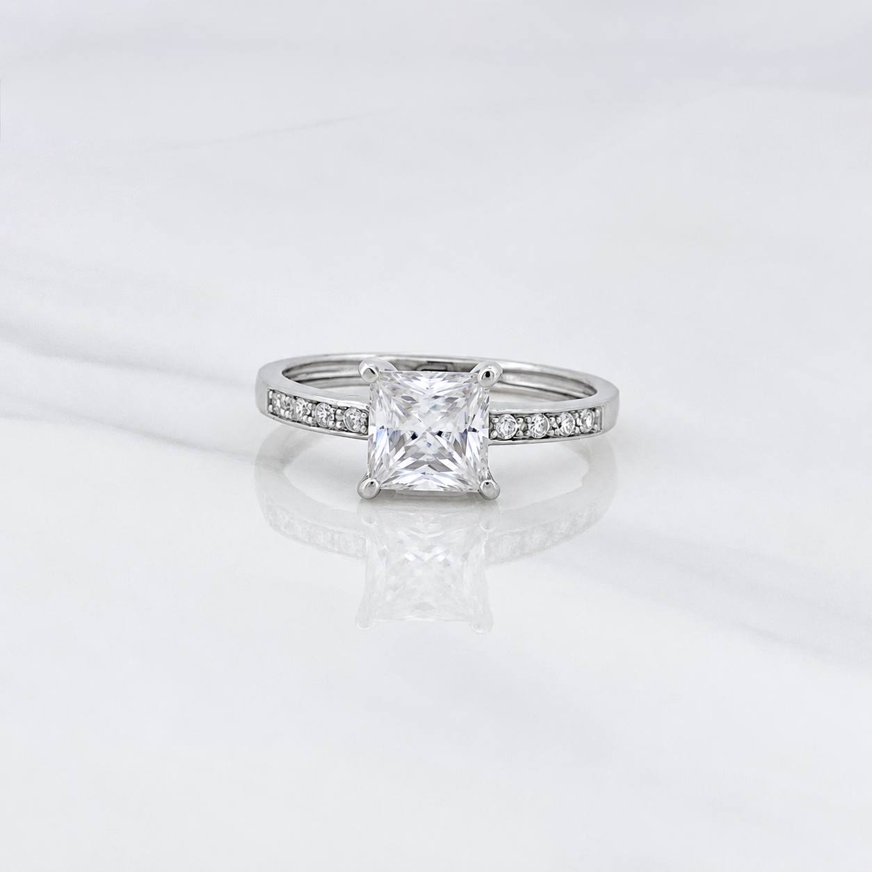 Anillo Cuatro Garras Moisanita 83 Pts 2.3g / T6 1/4 Oro Blanco 18K