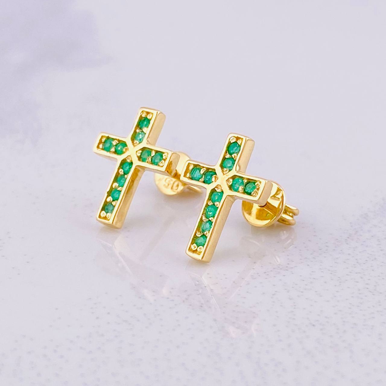 Topos Cruz Esmeraldas 32pts 2.1g / in / 11.9mm Oro Amarillo 18K