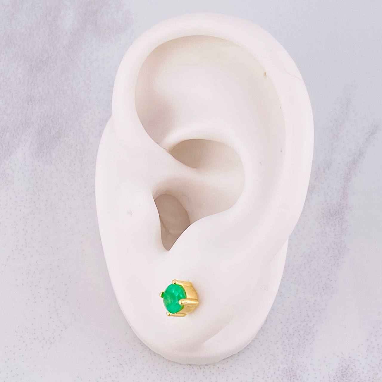 Stud Earrings Four Claws Emeralds 94pts 1.8g / in / 4.9mm Yellow Gold 18K