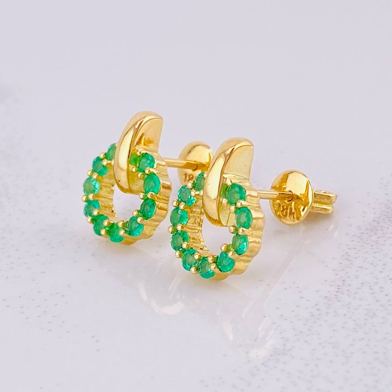Stud Earrings Circle Dense Emeralds 76pts 4.1g / in / 12.6mm Yellow Gold 18K
