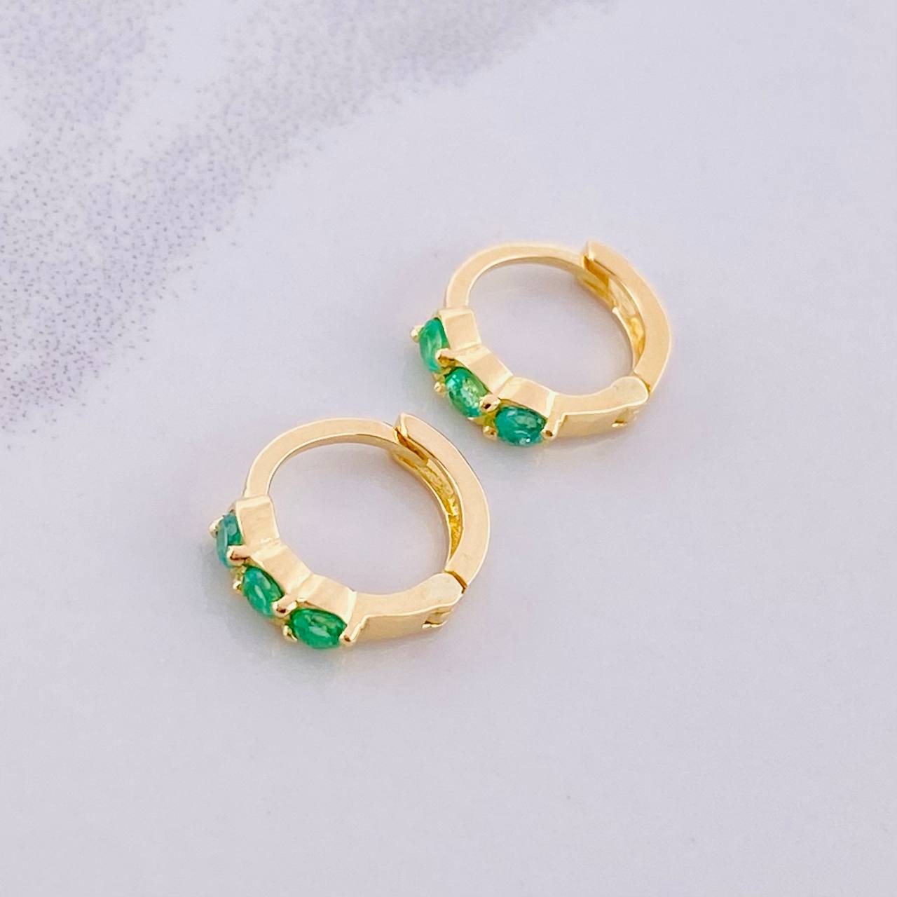 Hoop Earrings Trio Linear Emeralds 31pts 1.7g / 1/2 in 18K Yellow Gold
