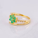 Anillo Flor Lineas Curvas Esmeraldas 28pts Diamantes 11pts 3.25g / T6 1/4 Oro Amarillo 18K