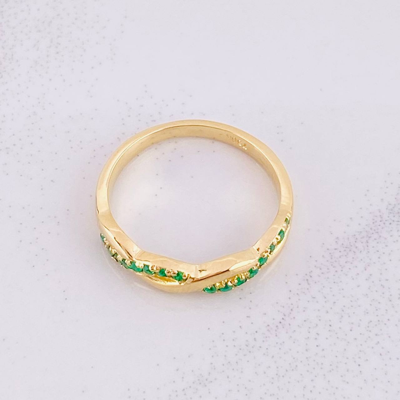 Intertwined Ring Emeralds 25pts 3.05g / T5 3/4 Yellow Gold 18K