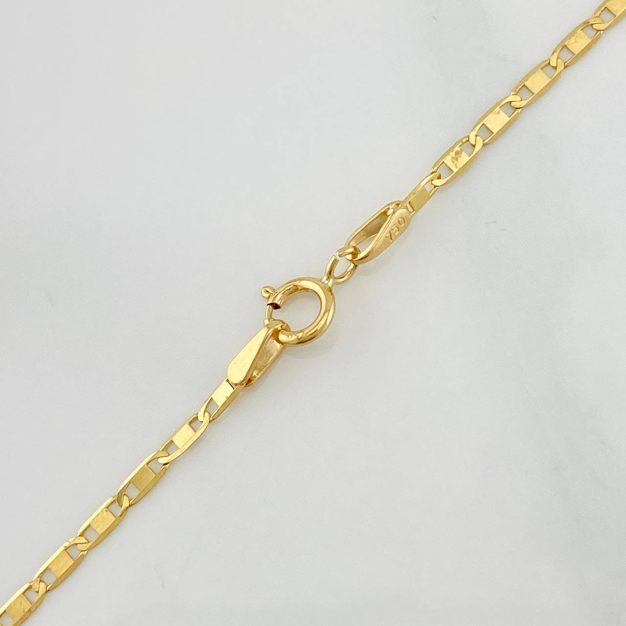 Cadena Escalera Plana 2.25g / 18 in / 2.4mm Oro Amarillo 18K