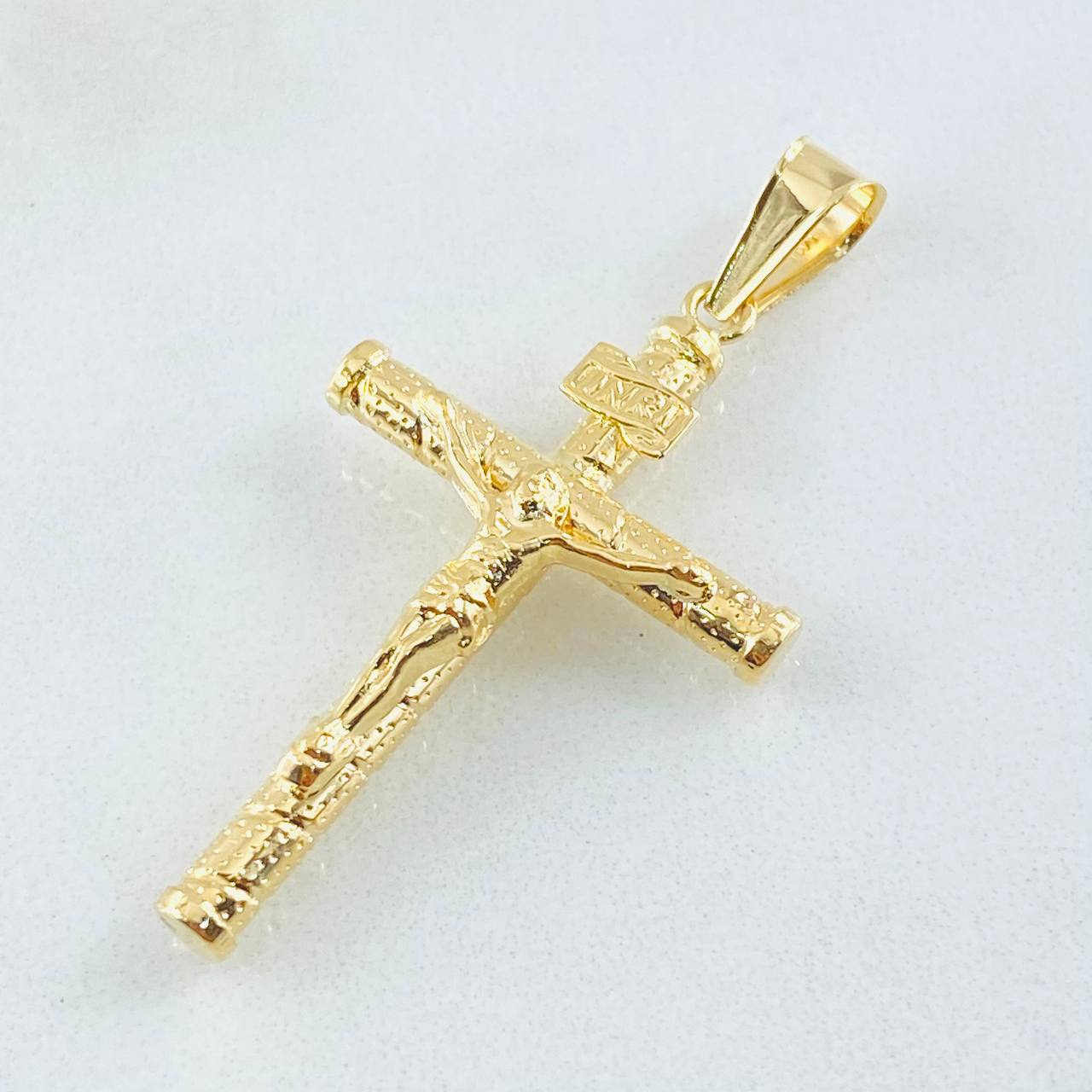 Dije Cruz Cristo 1.7gr / 1 3/4 in / Oro Amarillo 18K