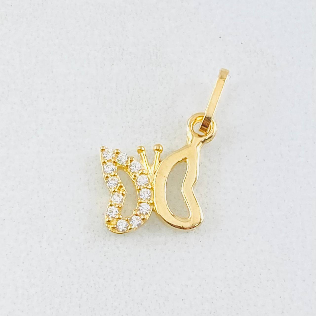 Pendant Butterfly 0.5gr / 1/2 in / 18K Gold ©
