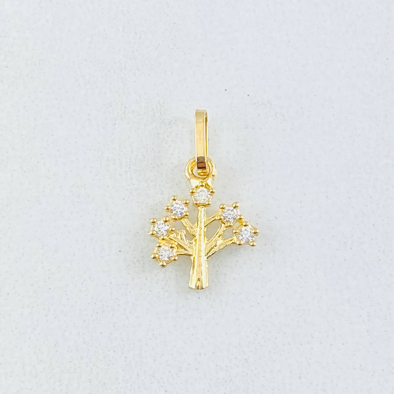 Dije Arbol 0.4gr / 1/2 in / Oro Amarillo 18K