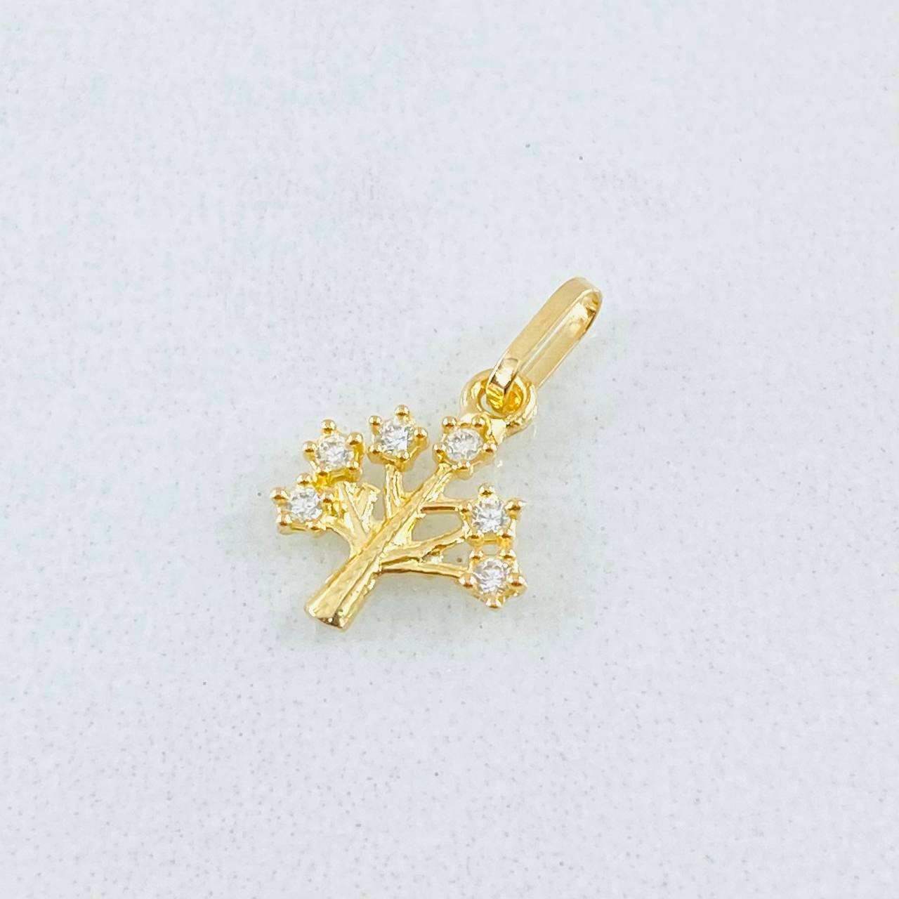 Dije Arbol 0.4gr / 1/2 in / Oro Amarillo 18K