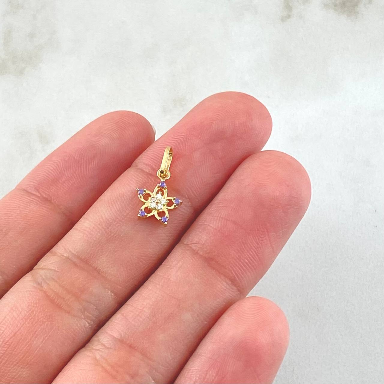 Pendant Five-Petal Flower 0.5gr / 0.5in / 18K Gold