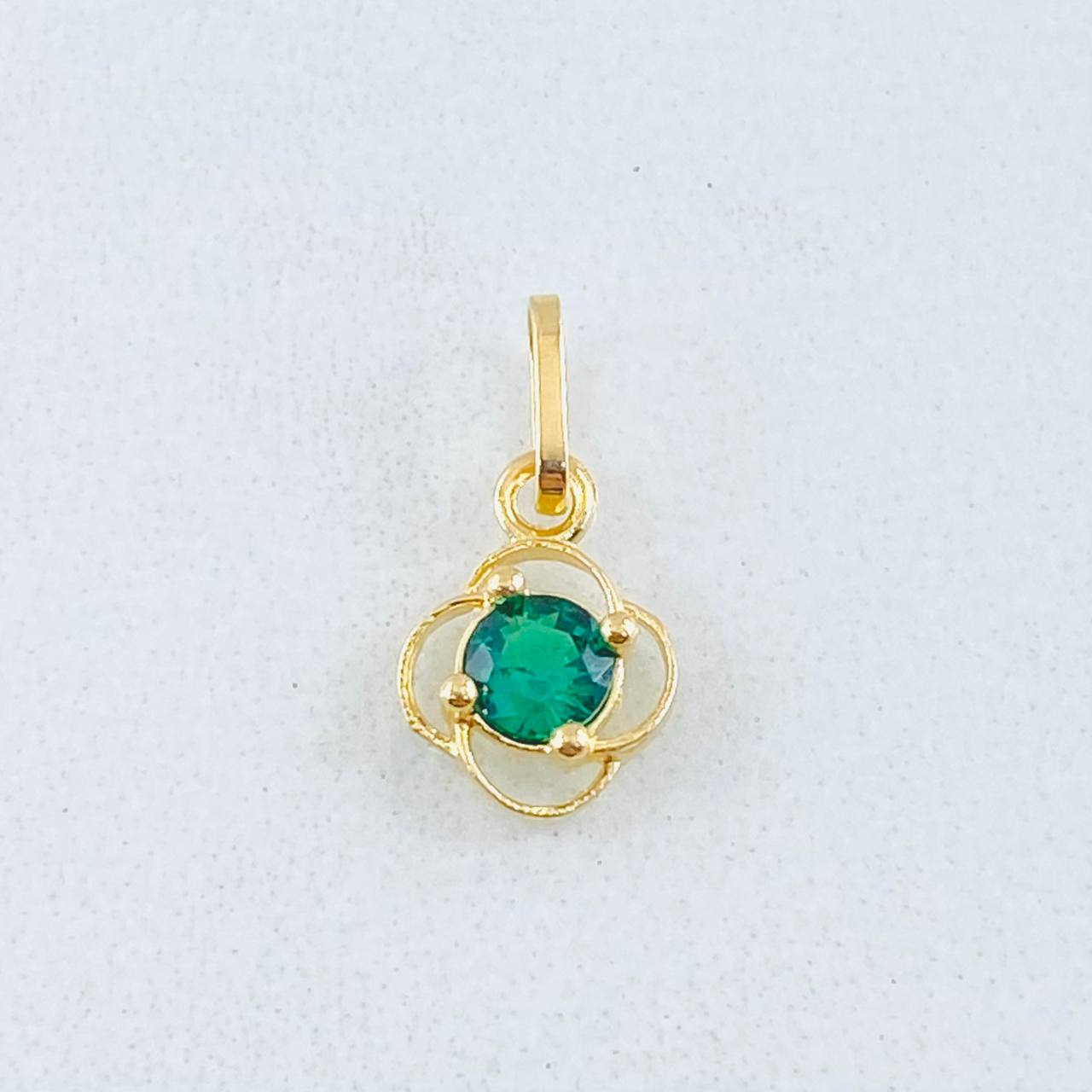 Pendant Flower Silhouette 0.35gr / 1/2 in / 18K Gold