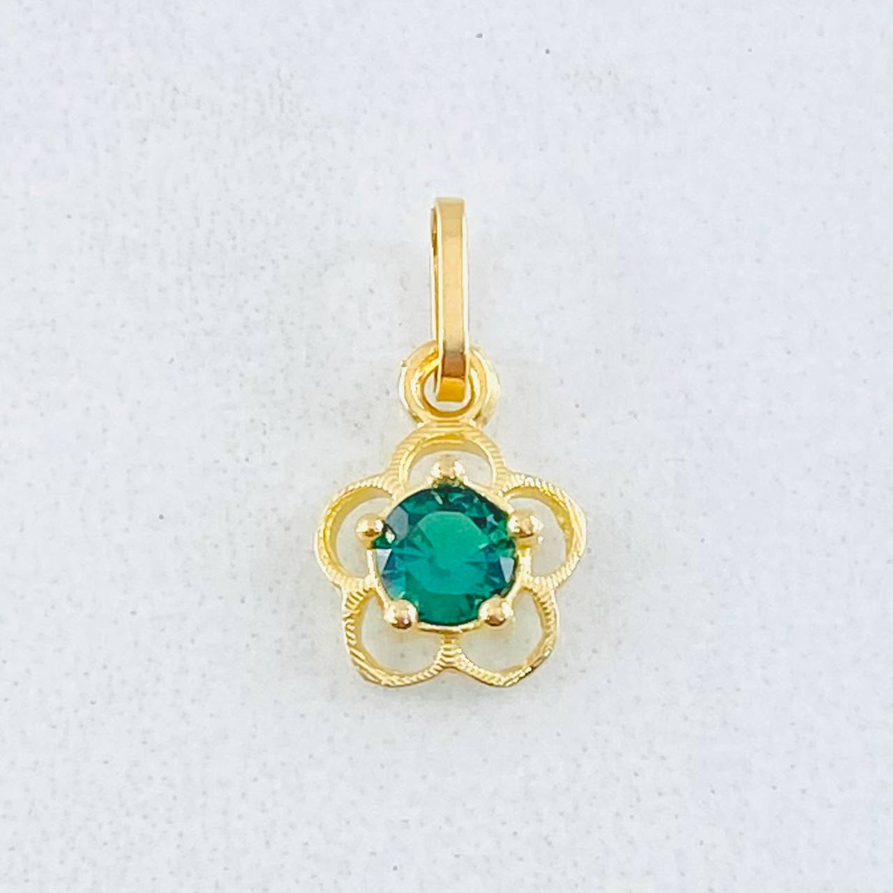 Pendant Flower Silhouette 0.4gr / 1/2 in / 18K Gold