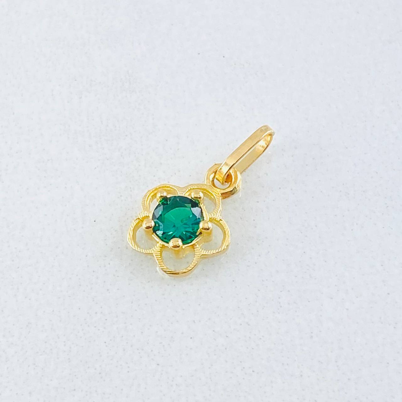 Pendant Flower Silhouette 0.4gr / 1/2 in / 18K Gold