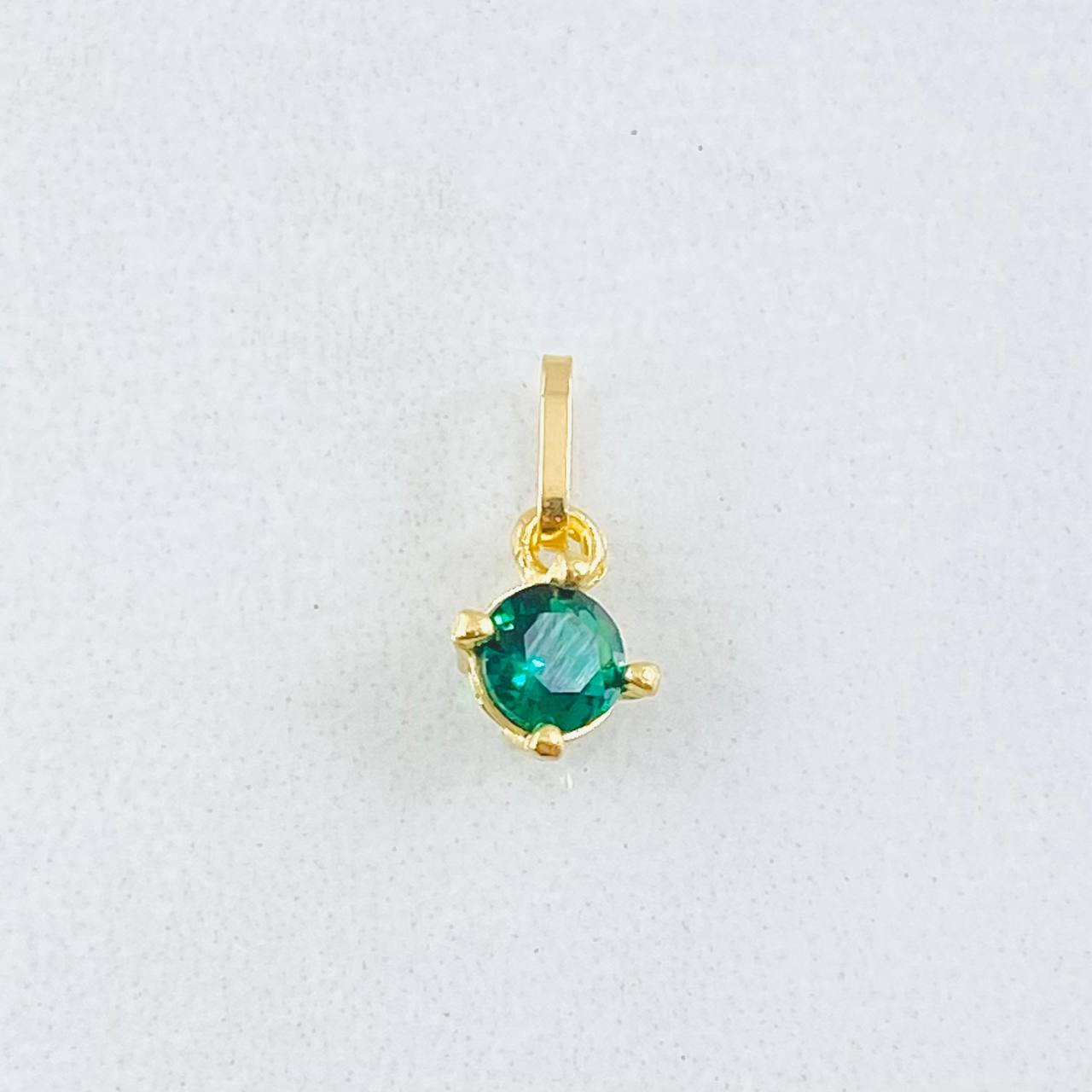 Dije Piedra 0.3gr / 1/2 in / Oro Amarillo 18K