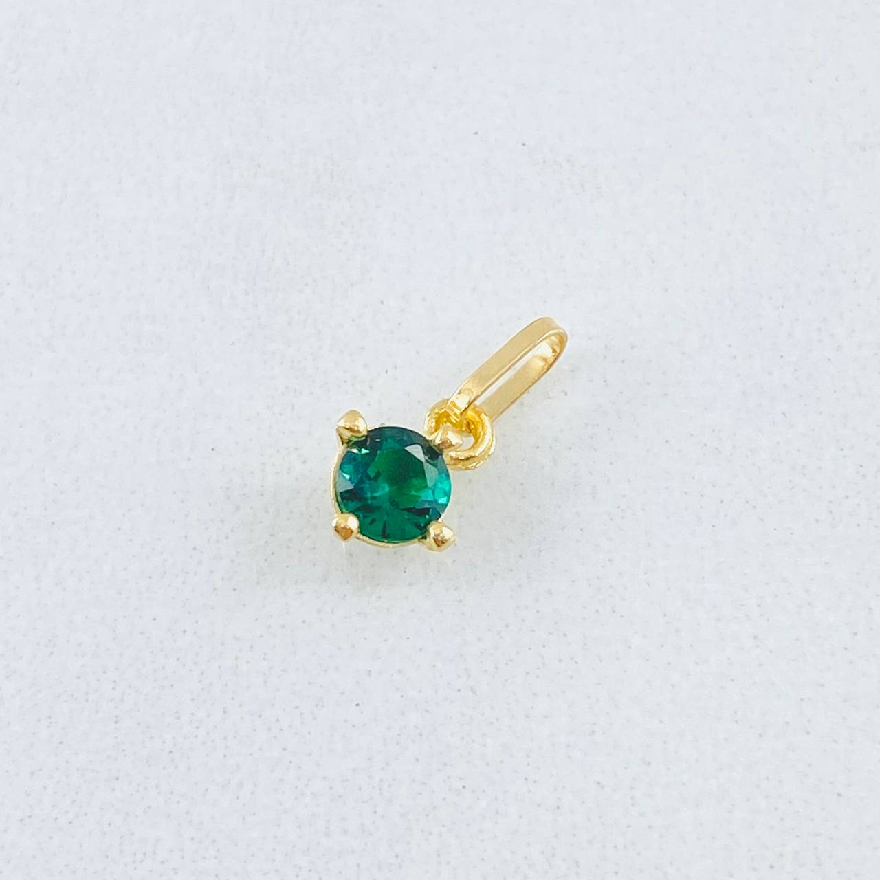 Dije Piedra 0.3gr / 1/2 in / Oro Amarillo 18K