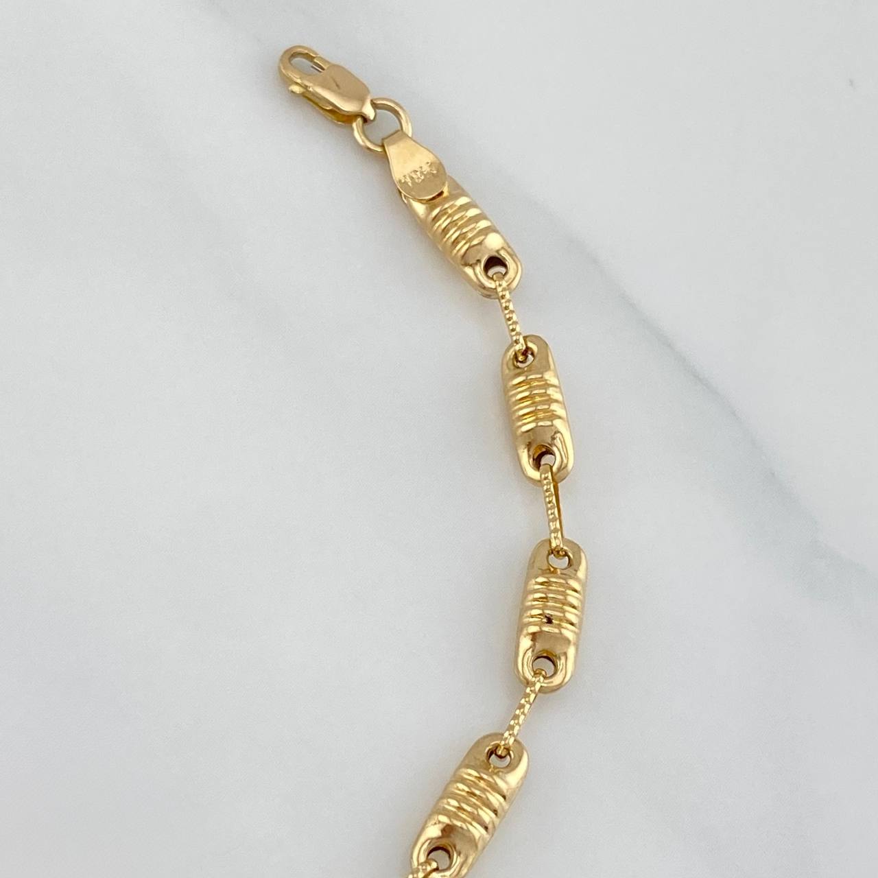 Rustic Barrel Bracelet 4.55 g / 7 3/4 in / 3.9 mm 18K Yellow Gold