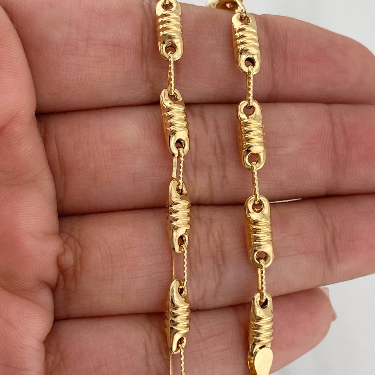Rustic Barrel Bracelet 4.55 g / 7 3/4 in / 3.9 mm 18K Yellow Gold