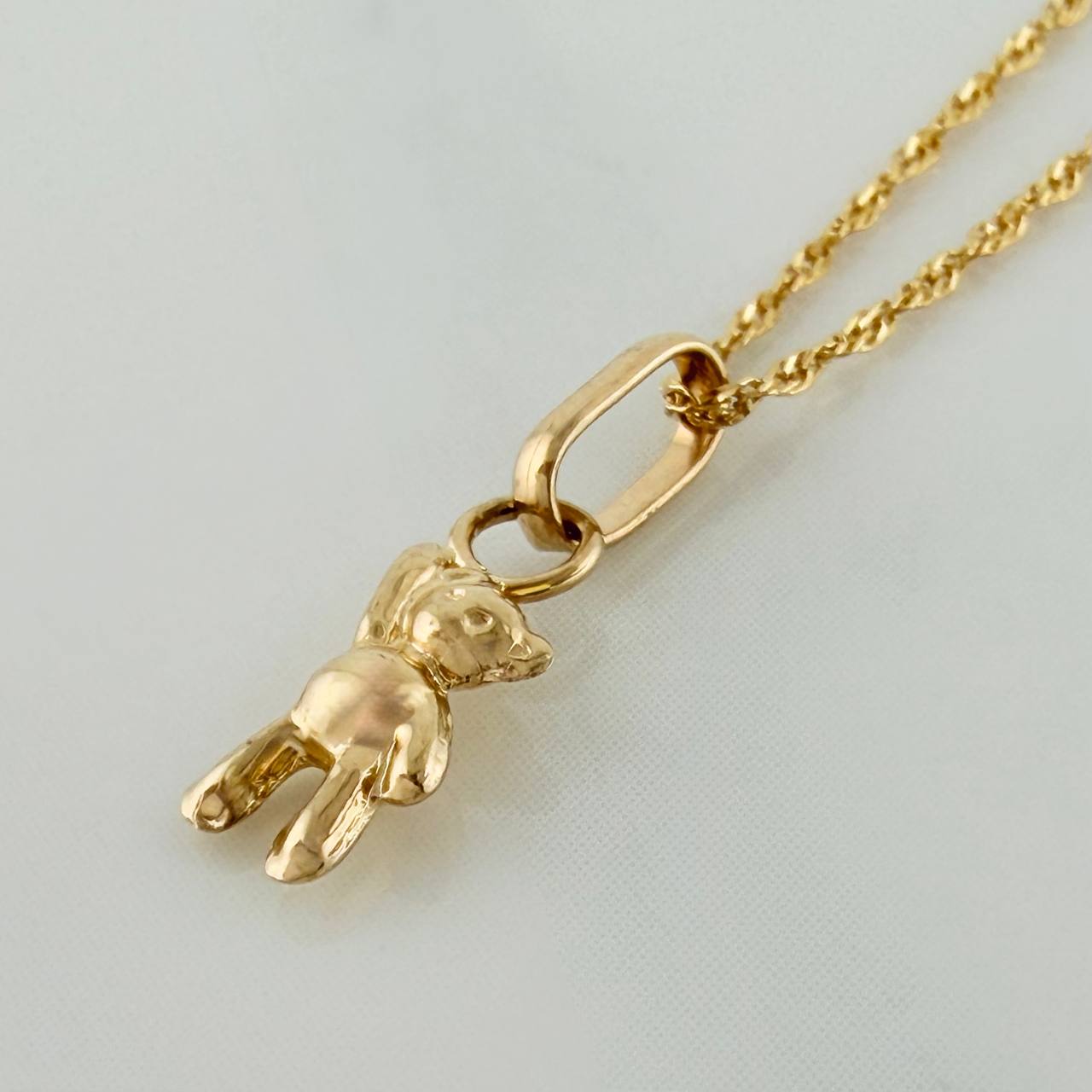 Singapore Chain Set + Bear Pendant / 1.25gr / 15 3/4 in 18K Yellow Gold