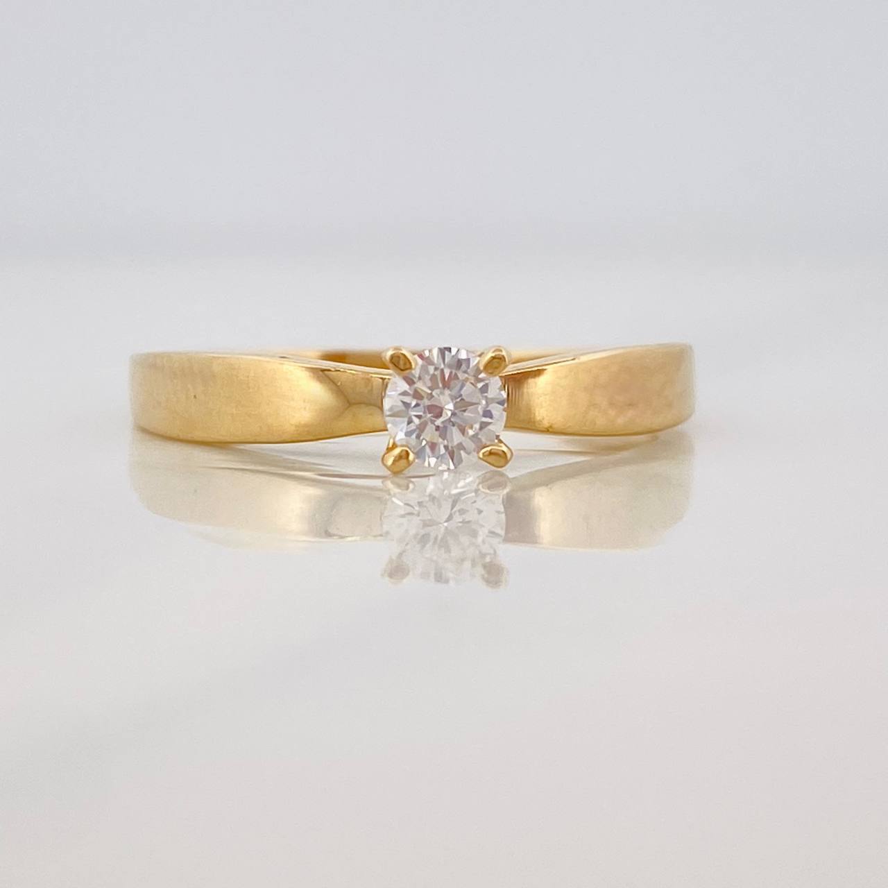 Solitaire Ring 2.2g / TT7 3/4 Yellow Gold 18K
