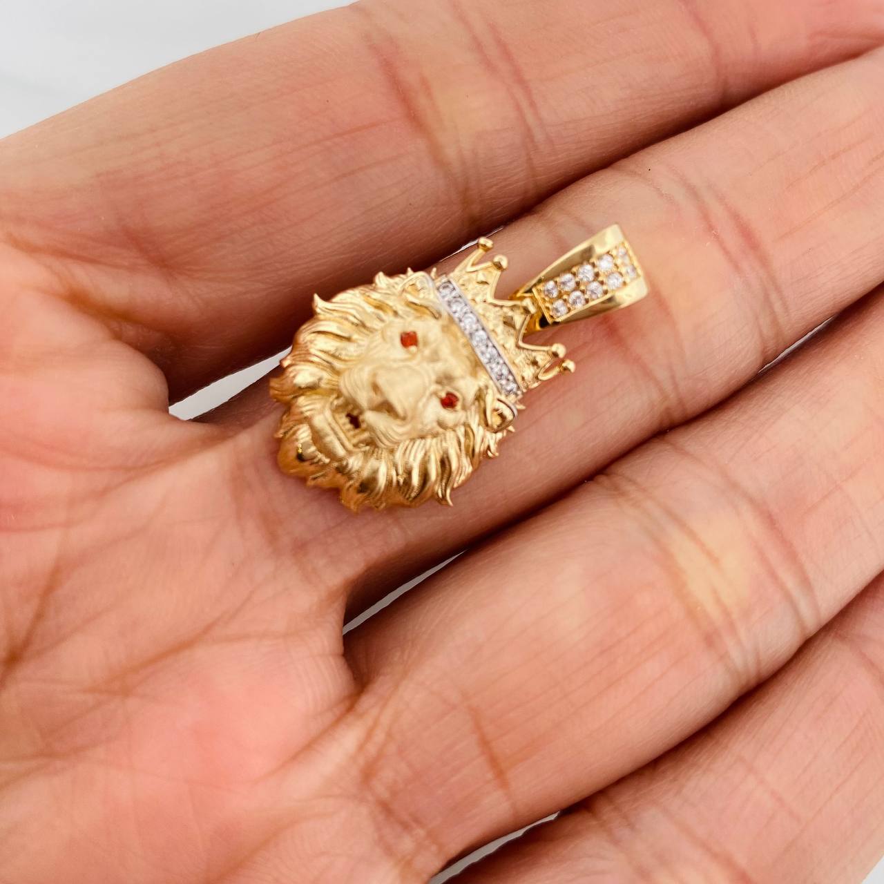 Dije León 3.7g / 1 in Dos Oros Amarillo Blanco 18K