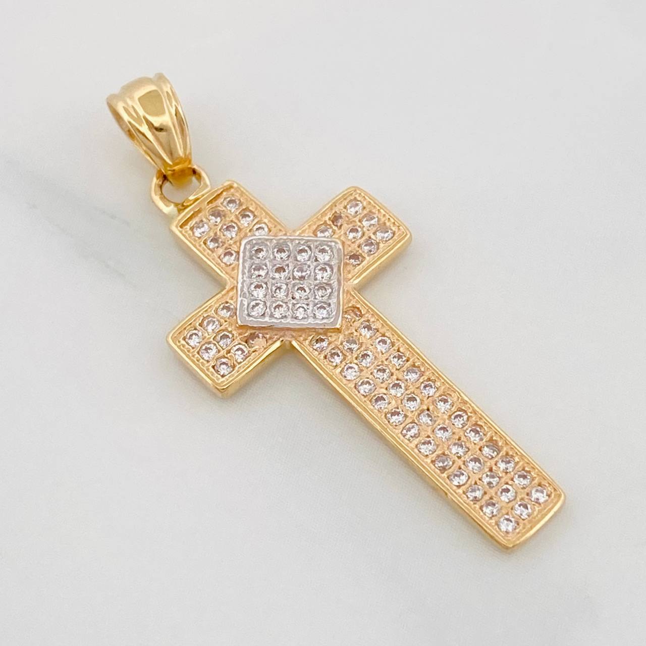Dije Cruz Triangulo 2.6g / 1 1/4 in Dos Oros Amarillo Blanco 18K