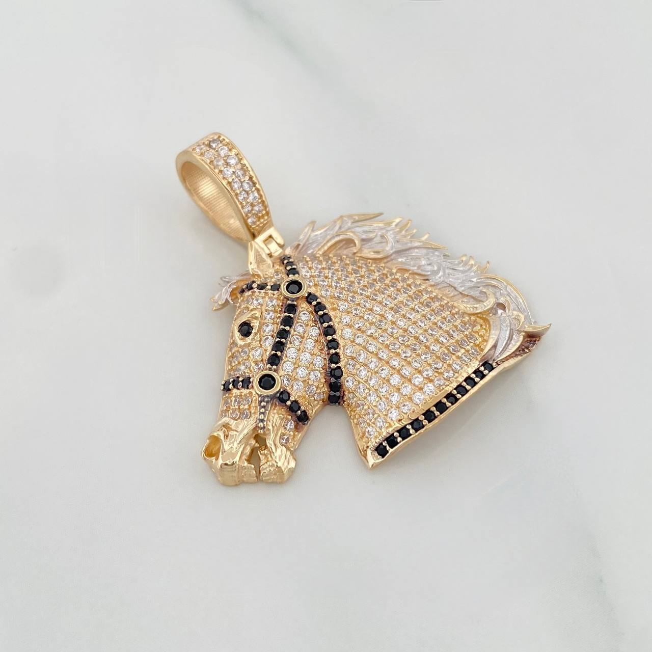 Pendant Horse 7.4g / 1 1/2 in Three Golds 18K