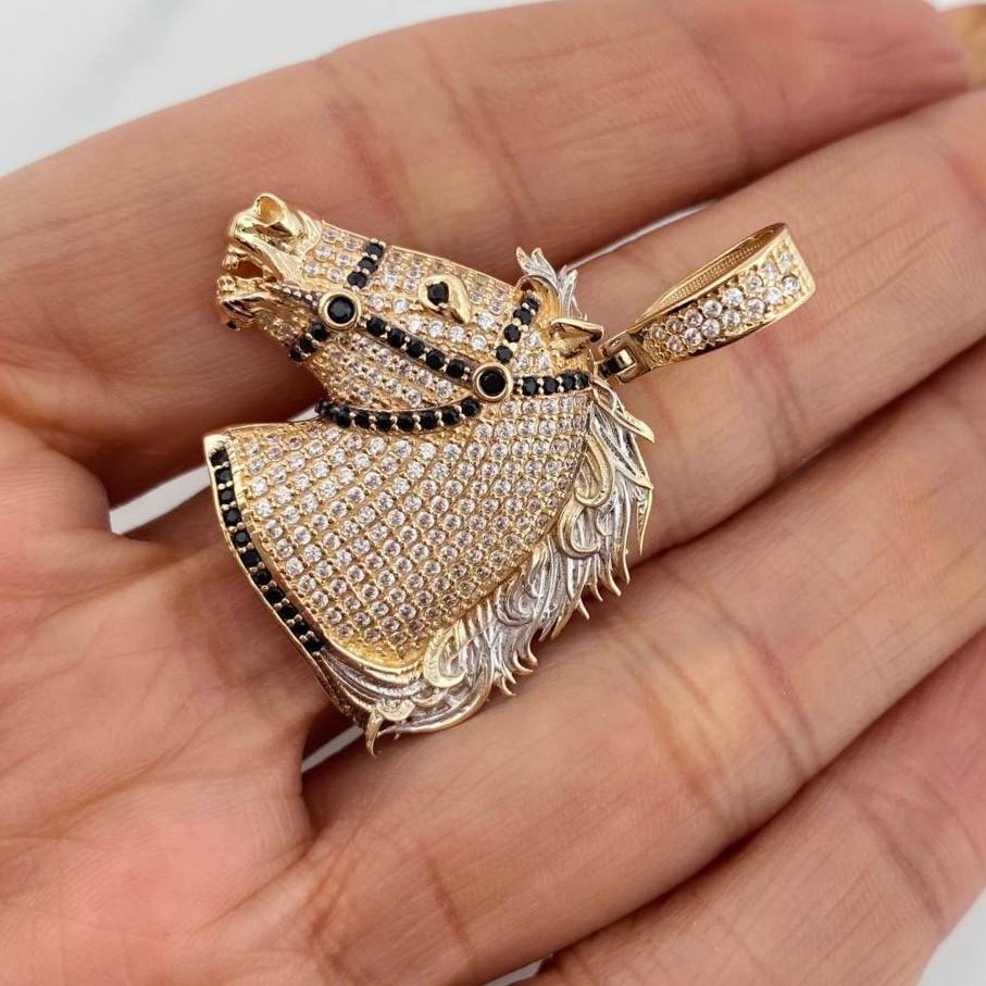 Pendant Horse 7.4g / 1 1/2 in Three Golds 18K