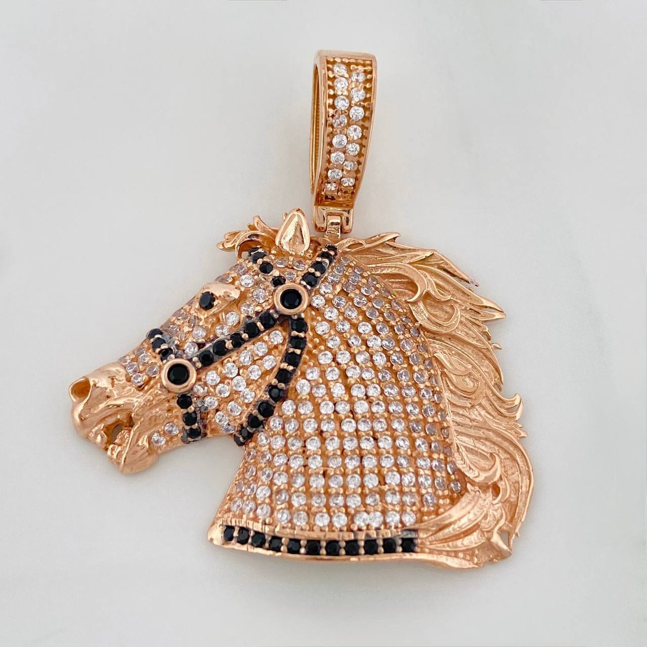 Dije Caballo 8.1g / 1 1/2 in Dos Oros Negro Rosa 18K
