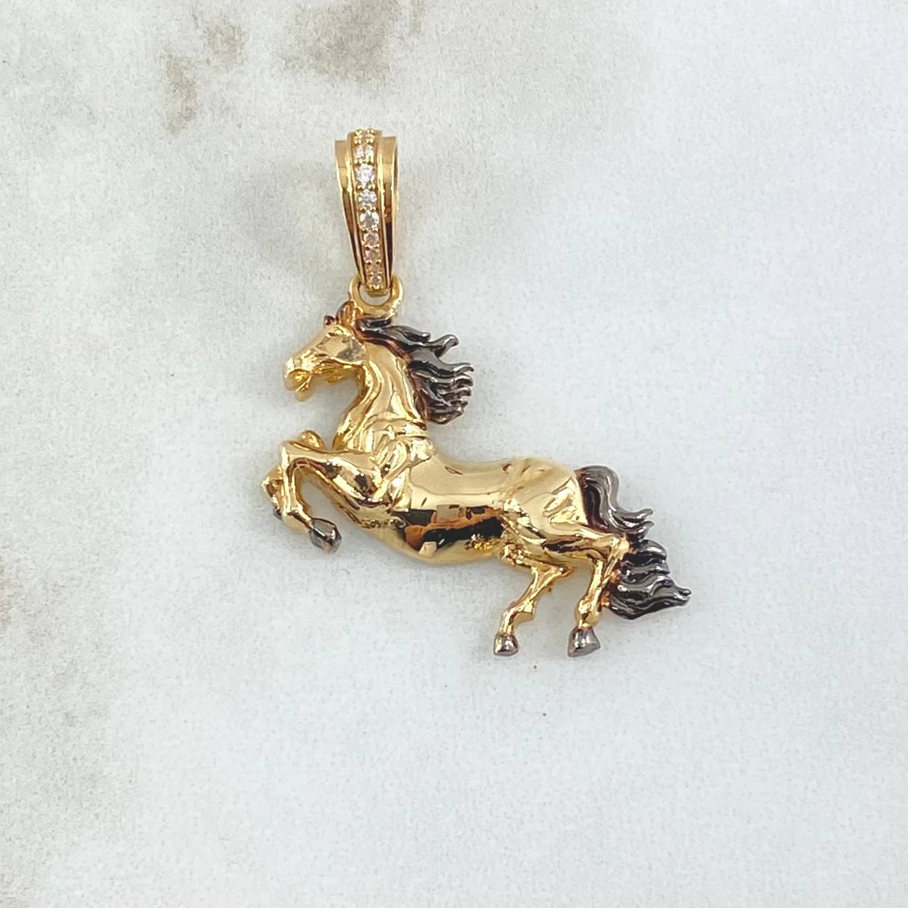 Dije Caballo 4.5gr / 4cm / Circones Blancos Oro Amarillo 18K